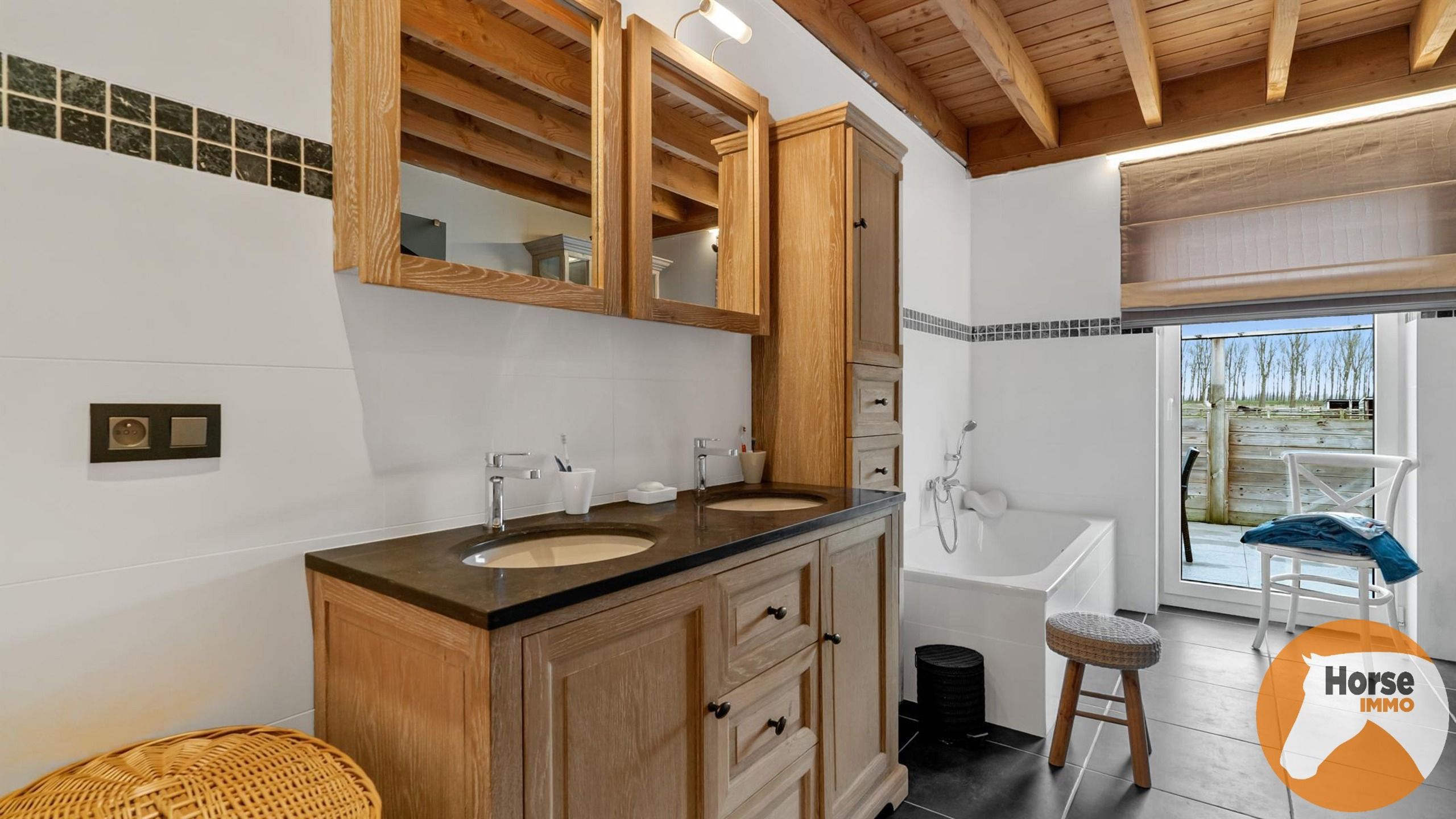 DAMME – Instapklare paardeneigendom, piste en extra woonhuis foto 18
