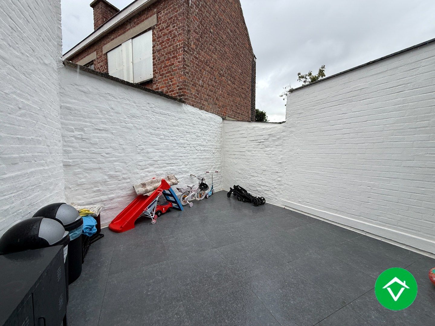 Rijwoning met 3 slaapkamers en terrastuinin centrum Roeselare foto 10