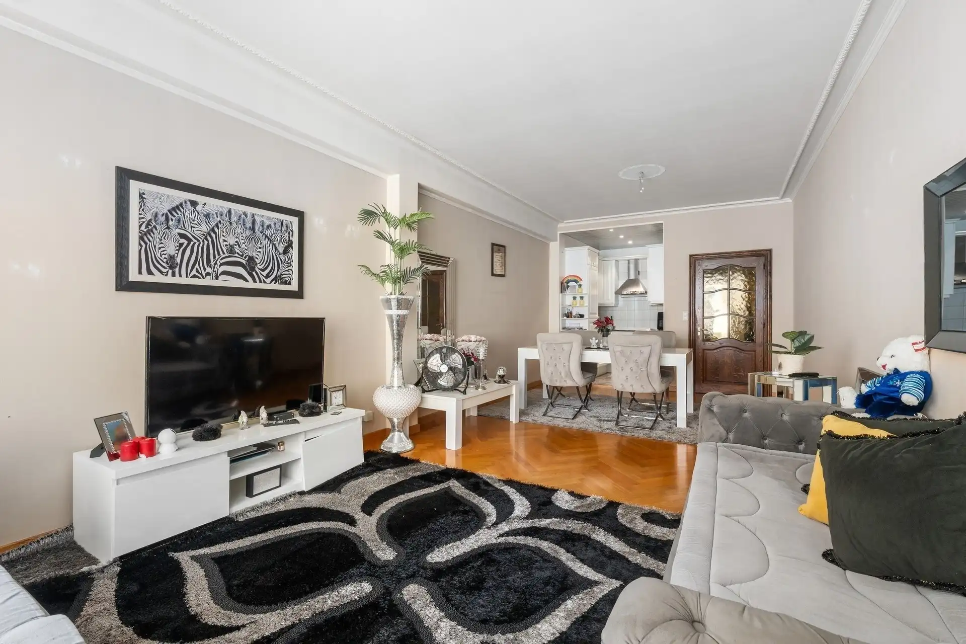 Appartement centraal gelegen met ondergrondse staanplaats foto 2