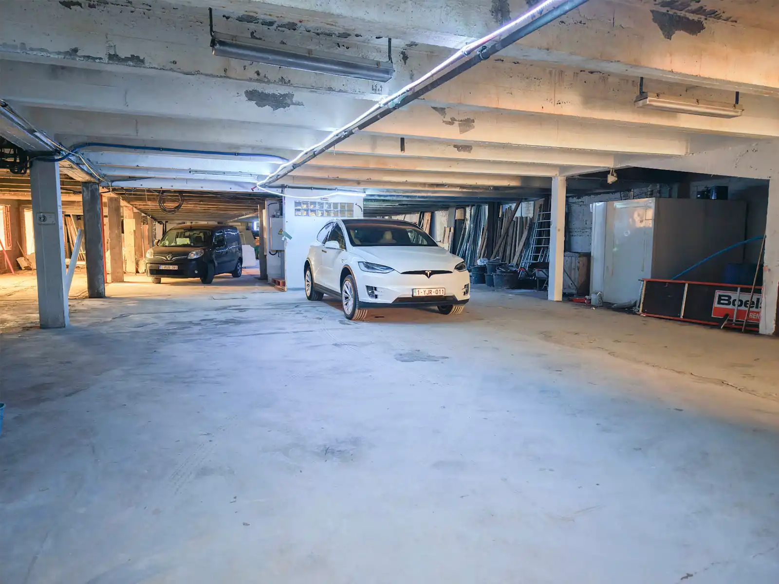 Ruime opslagplaats van  ca. 1.100m². foto 5