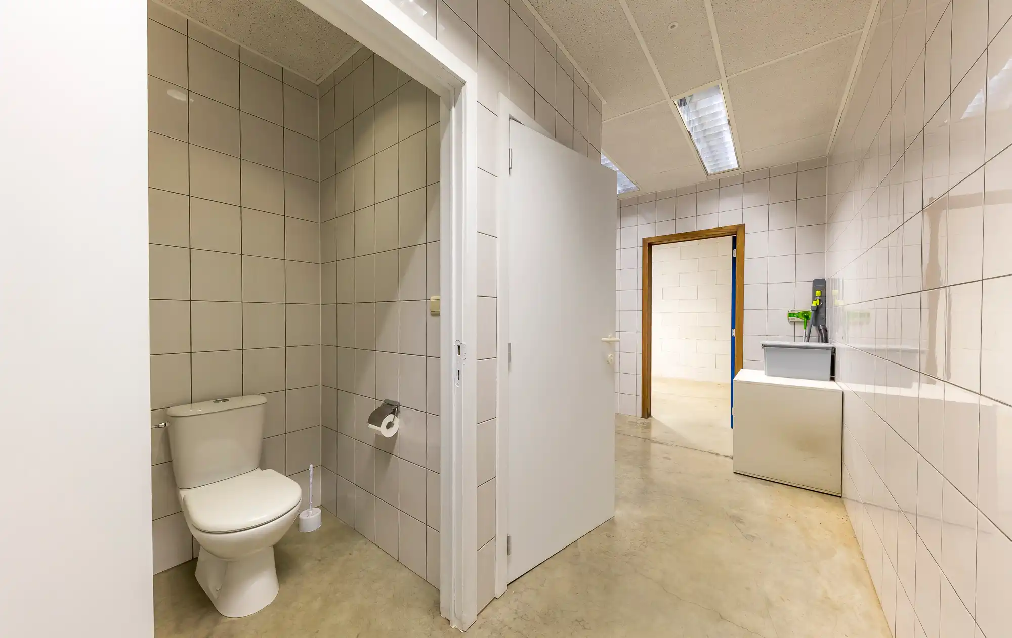  Zoeken op trefwoorden ... Vergelijk aanbiedingen TE KOOP: Bedrijfshal van 850m2 op gunstige locatie in Bree (industrieterrein Vostert) foto 10