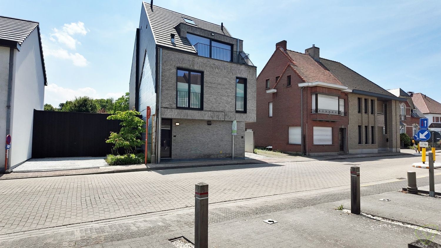 Modern en energiezuinig duplex-appartement met terras en parkeerplaats in het centrum van Zomergem foto 17