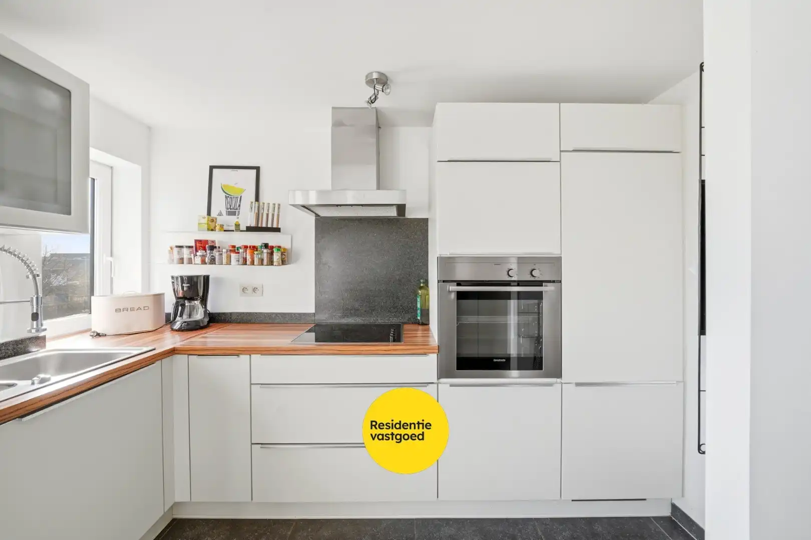 Instapklare woning met zicht op de vaart in Oudenburg foto 4