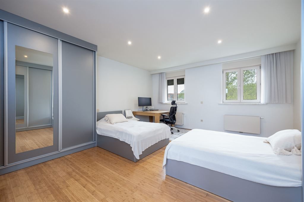 Energiezuinig gerenoveerde woning met garage foto 18