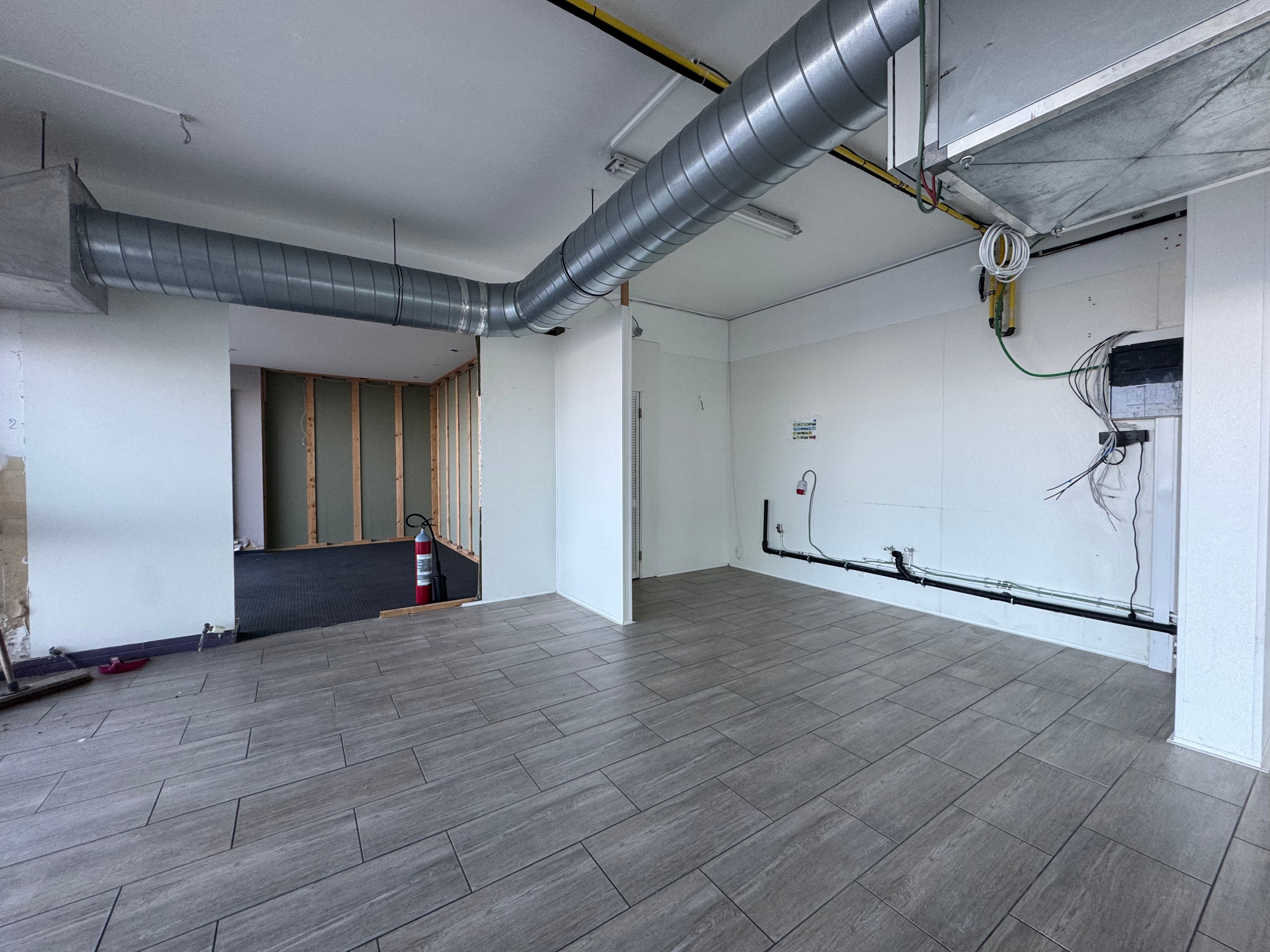 Handelsgelijkvloers 150m² Zeedijk foto 9