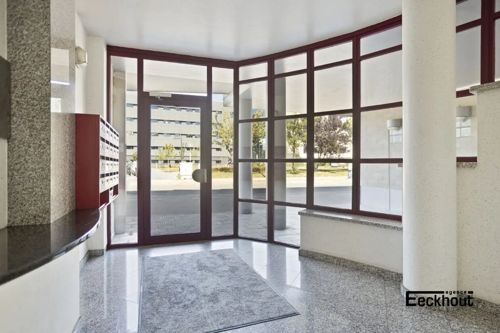 Instapklaar appartement met aangenaam terras en open zicht foto 16