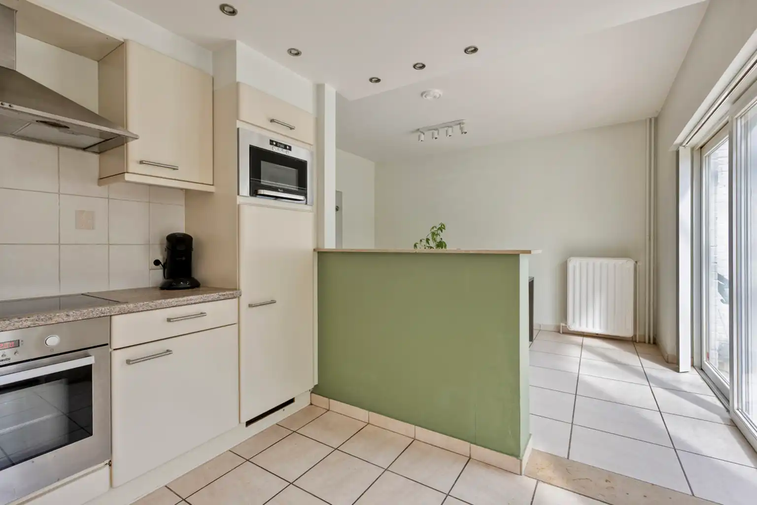 Bel-etagewoning met drie slaapkamers met garage en tuin foto 9