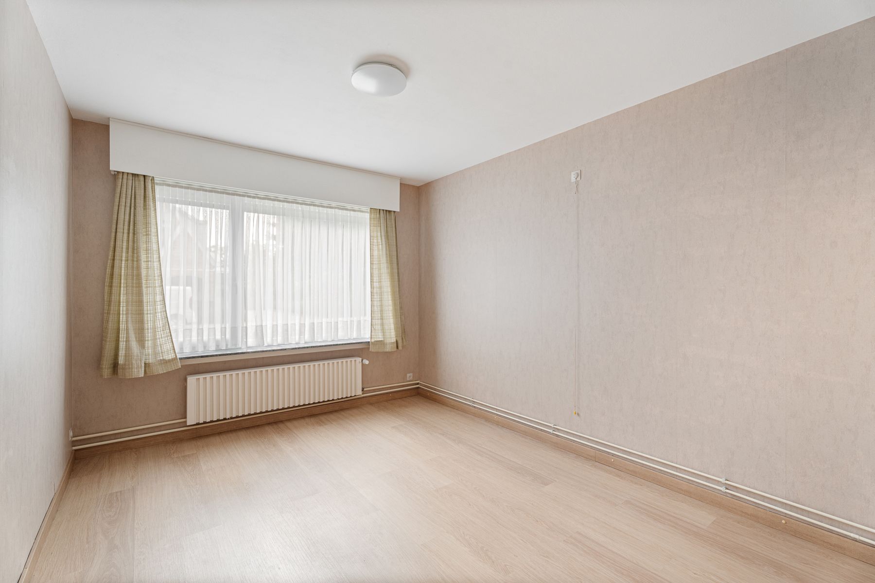 Ruim 3 slpk. gelijkvloersappartement te Sint-Michiels foto 10