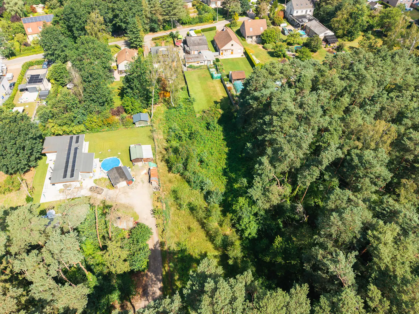 Bungalow op toplocatie met grote loods foto 22