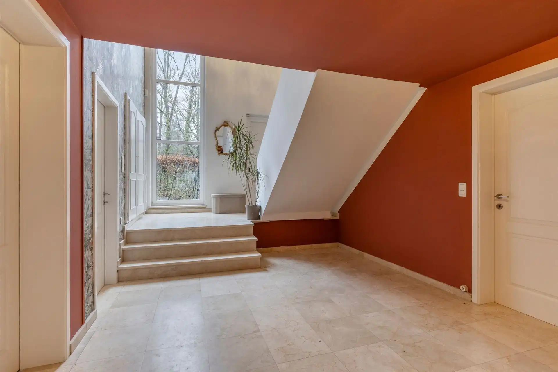 Volledig gerenoveerde hedendaagse villa ±487 m² in de Marnix wijk foto 2