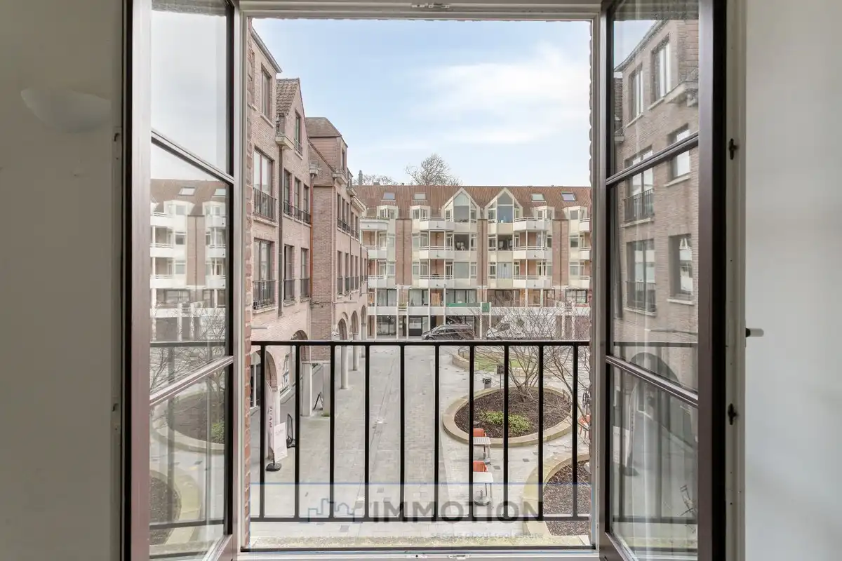 Mooi 1-slaapkamer appartement met parking aan het Overbekeplein. foto 7