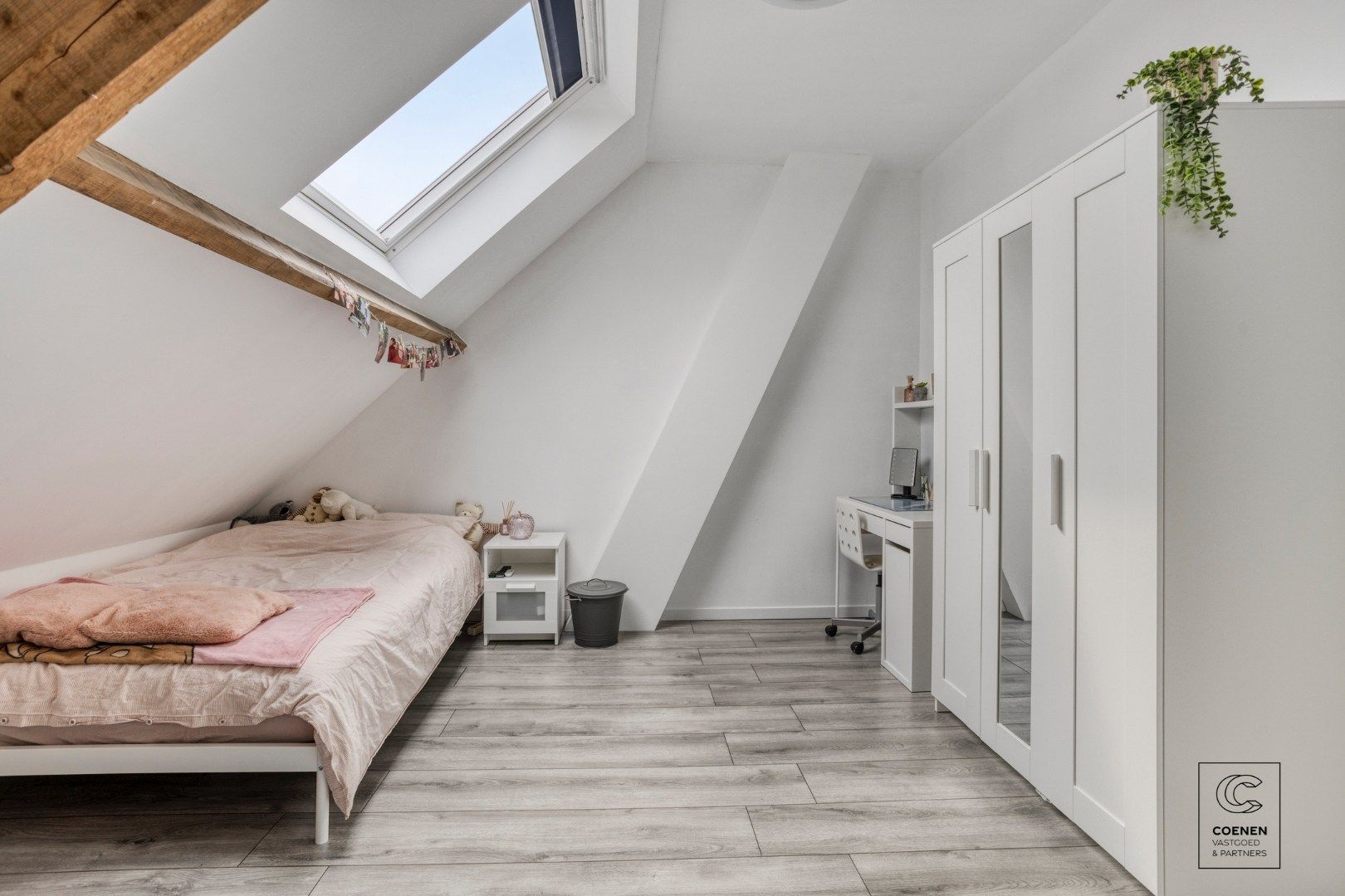 Zeer ruime en instapklare woning met een bew opp van 181 m², 4 ruime slpk's en zeer leuke, zonnige tuin met prachtig uitzicht! foto 19