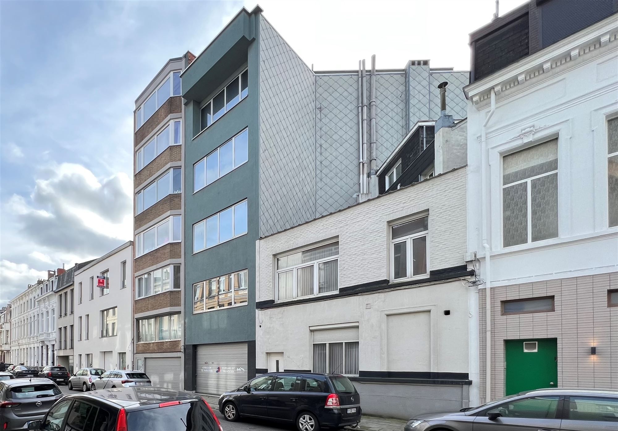 Kantoorgebouw met vergunning voor conversie tot appartementen foto 2