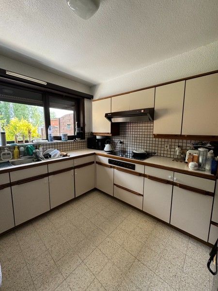 Halfopen gezinswoning met 3 slaapkamers en een grote tuin. foto 15