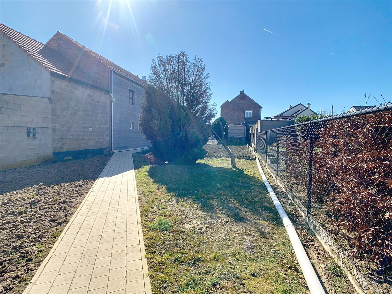 Te renoveren woning, 4 slpks, bijgebouwen, tuin, 9a 71ca  foto 33