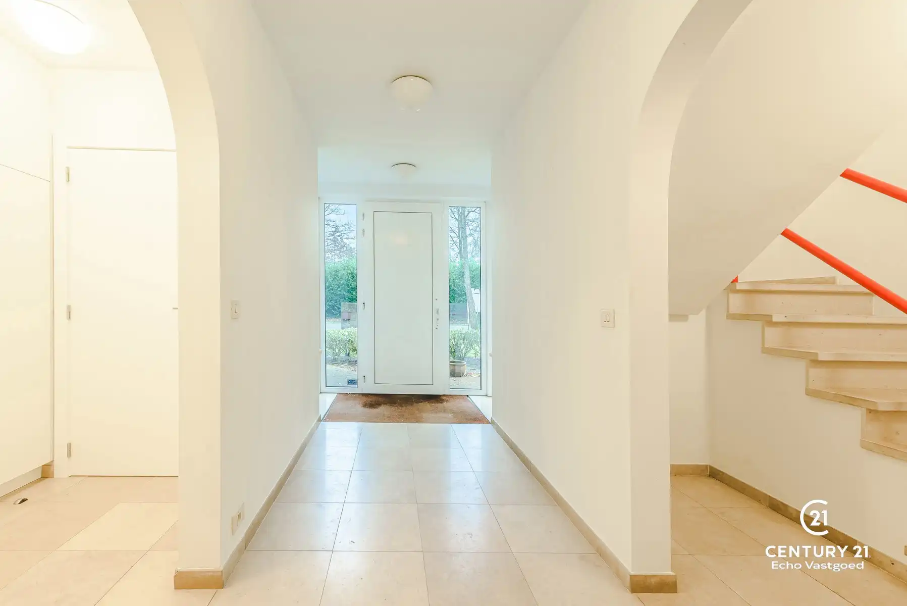 Ruime villa op zonnig perceel v. 2789m² in villawijk De Lint foto 3