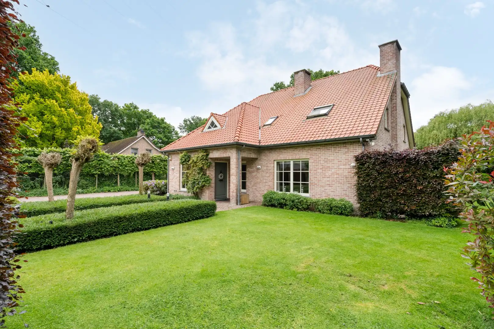 Charmante & sfeervolle, instapklare, energiecorrecte (EPC B) villa-landhuis met 5 slaapkamers, 3 badkamers, bureau én dubbele garage. foto 5