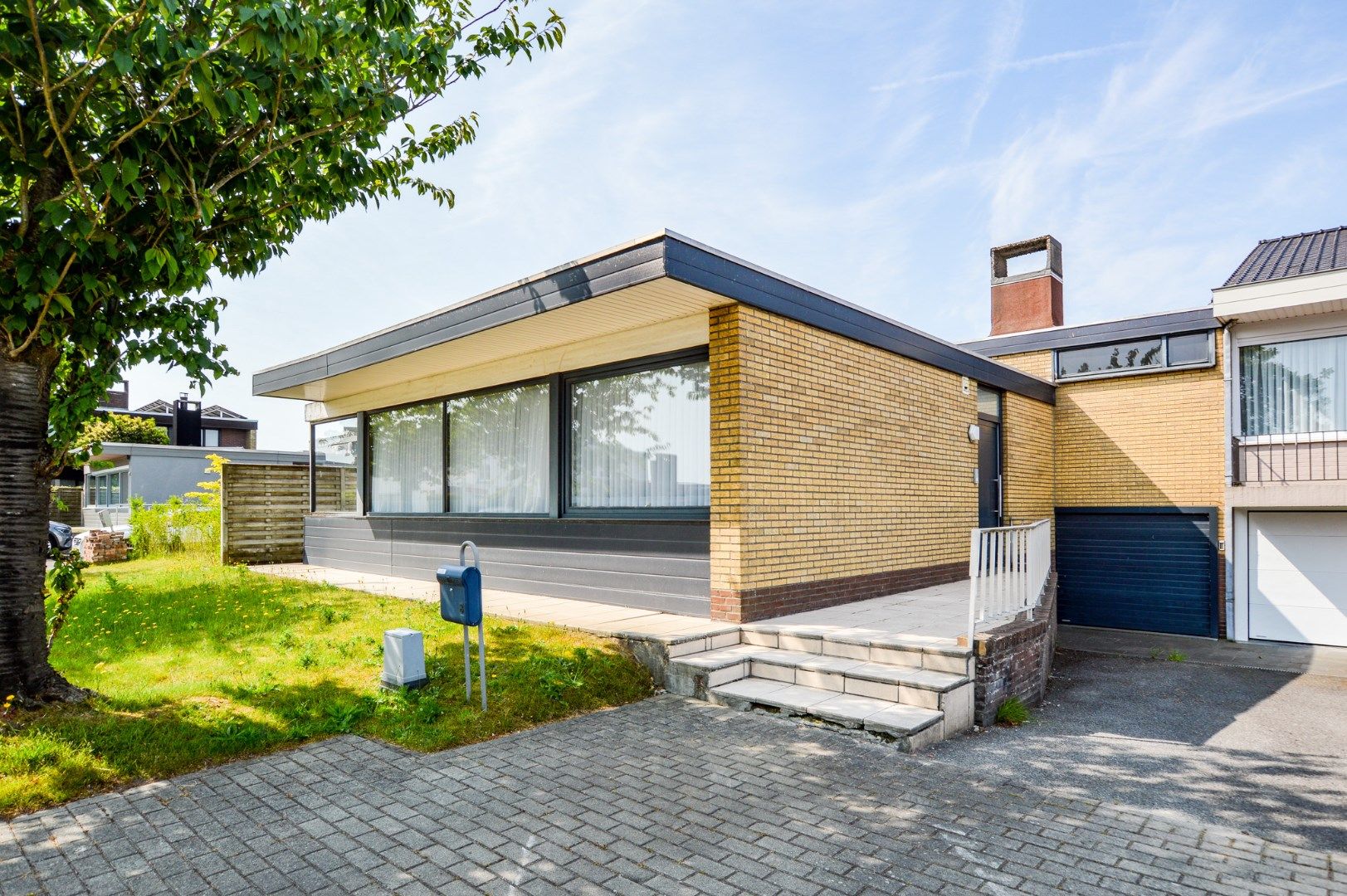 Hoofdfoto van de publicatie: Halfopen bebouwing met 4 slaapkamers en ruime tuin in Zedelgem