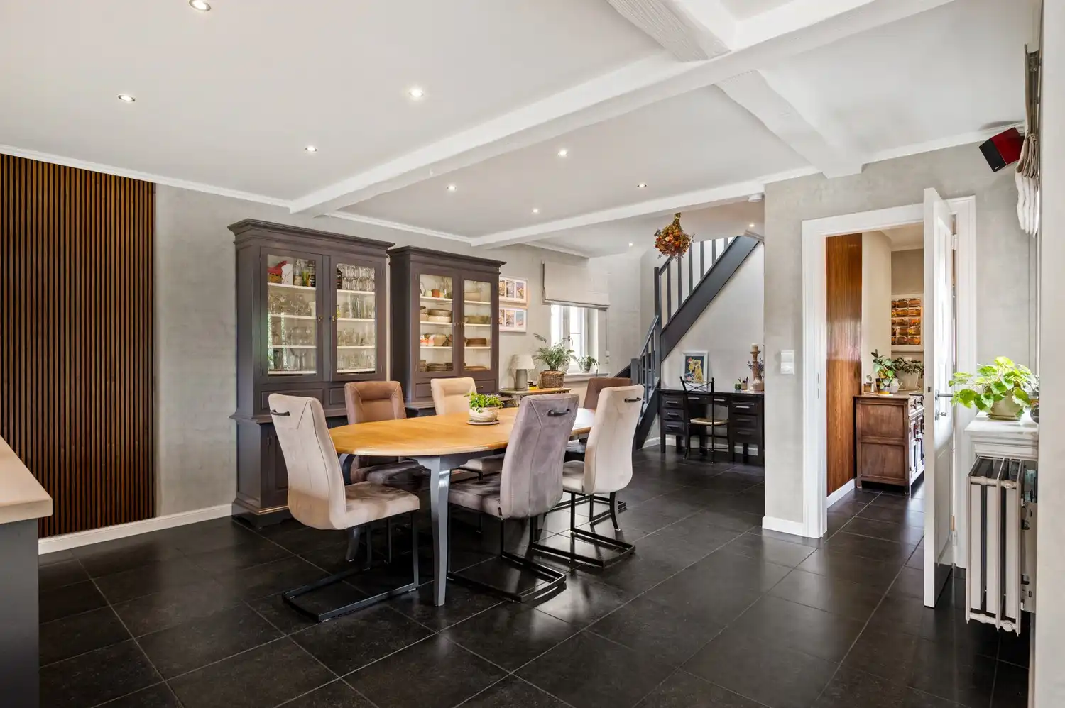 Instapklare laagbouwwoning met zonnige tuin in rustige straat te Hoevenen foto 6