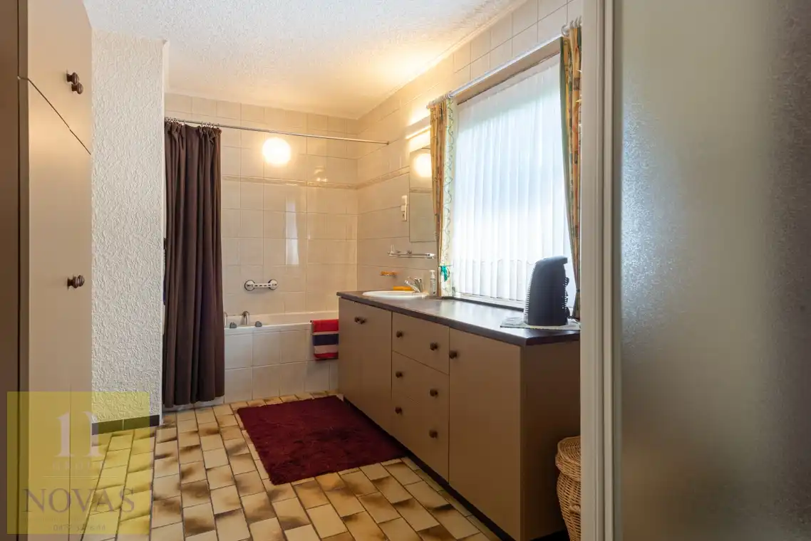 Op heel fijne locatie, 4 slaapkamers, 10are30ca, aan rand van het centrum foto 17