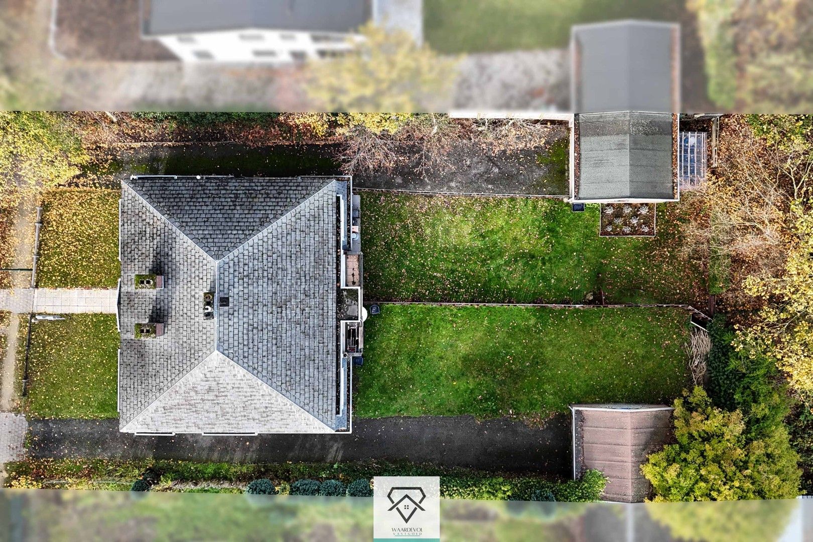 Opbrengsteigendom met 4 appartementen en 2 dubbele garageboxen te koop foto 2