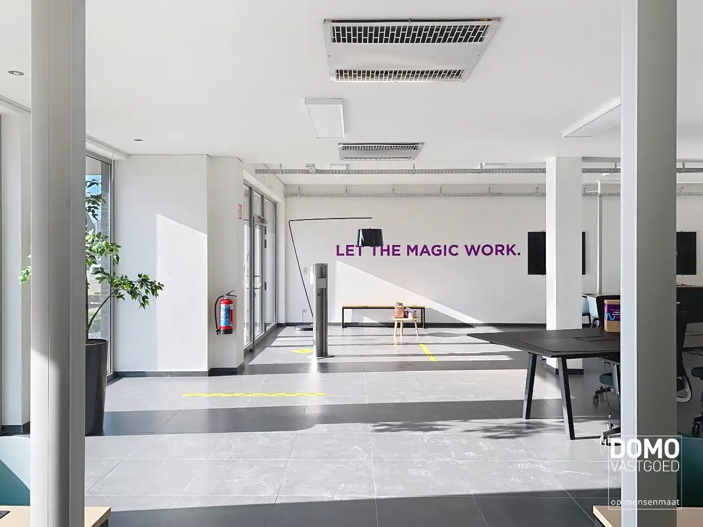 Commerciële ruimte met kelder te huur te Herk-de-Stad foto 3