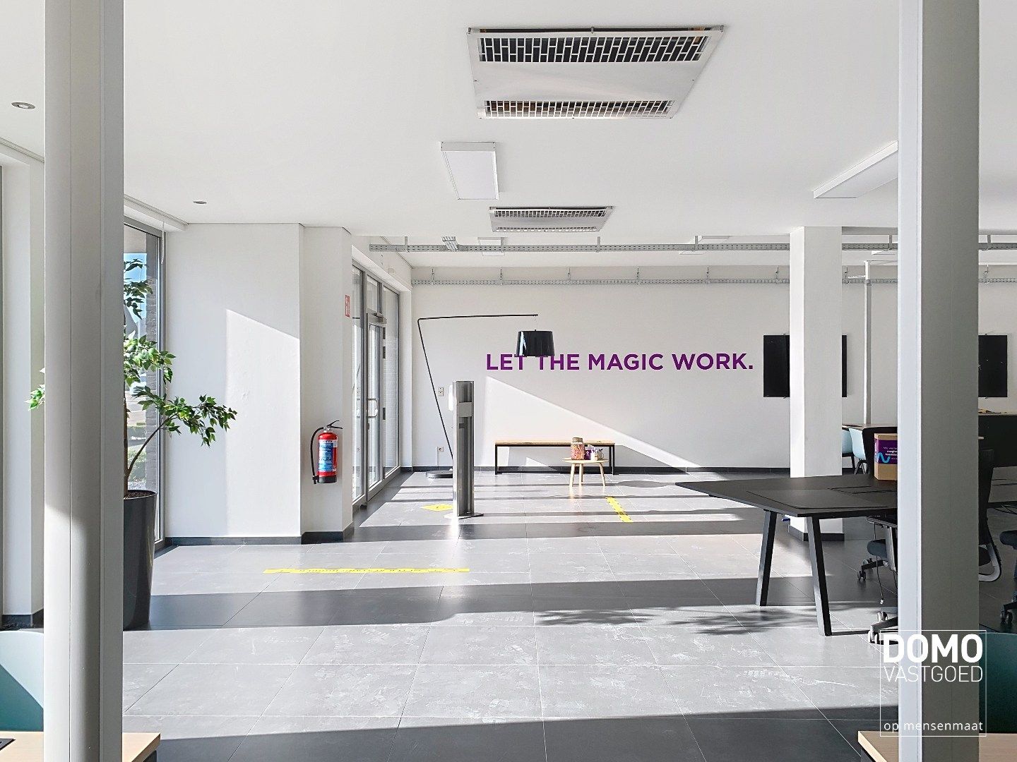 Commerciële ruimte met kelder te huur te Herk-de-Stad foto 3