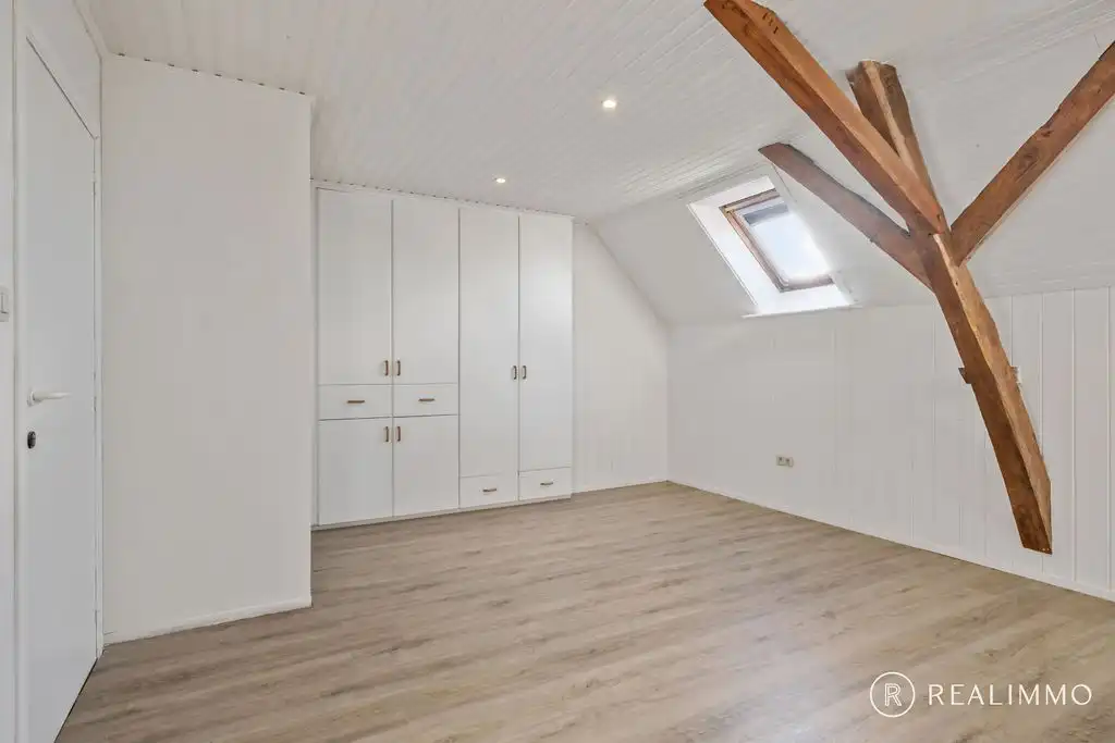 Zéér ruime rustig gelegen villa met afgesloten stal en autostaanplaats! foto 16