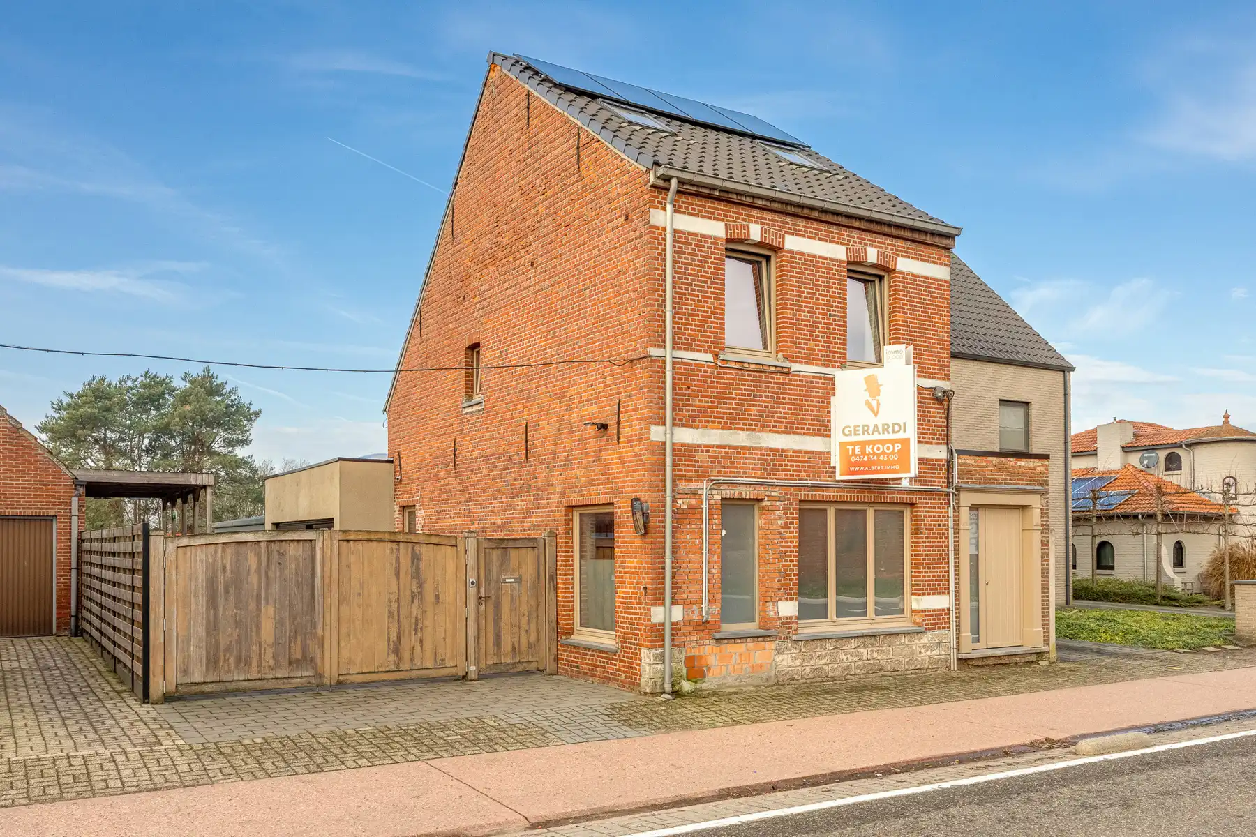 Recent gerenoveerde woning op een ruim perceel van 996 m². foto 2