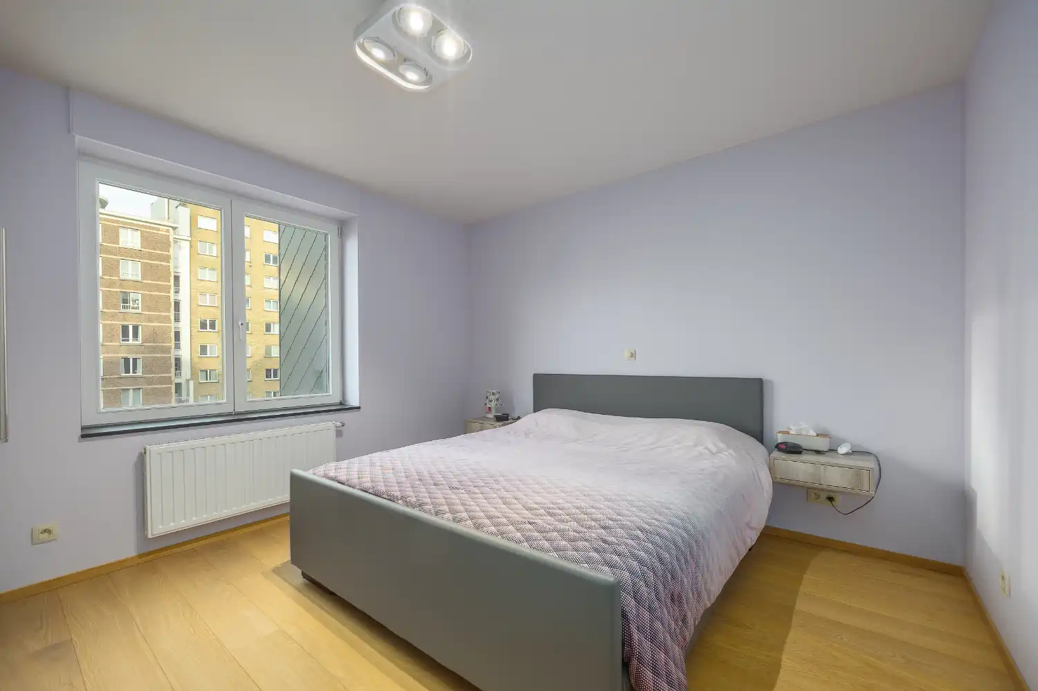 Gerenoveerd 2-slaapkamer appartement met inpandige garage in hartje Oostende foto 24