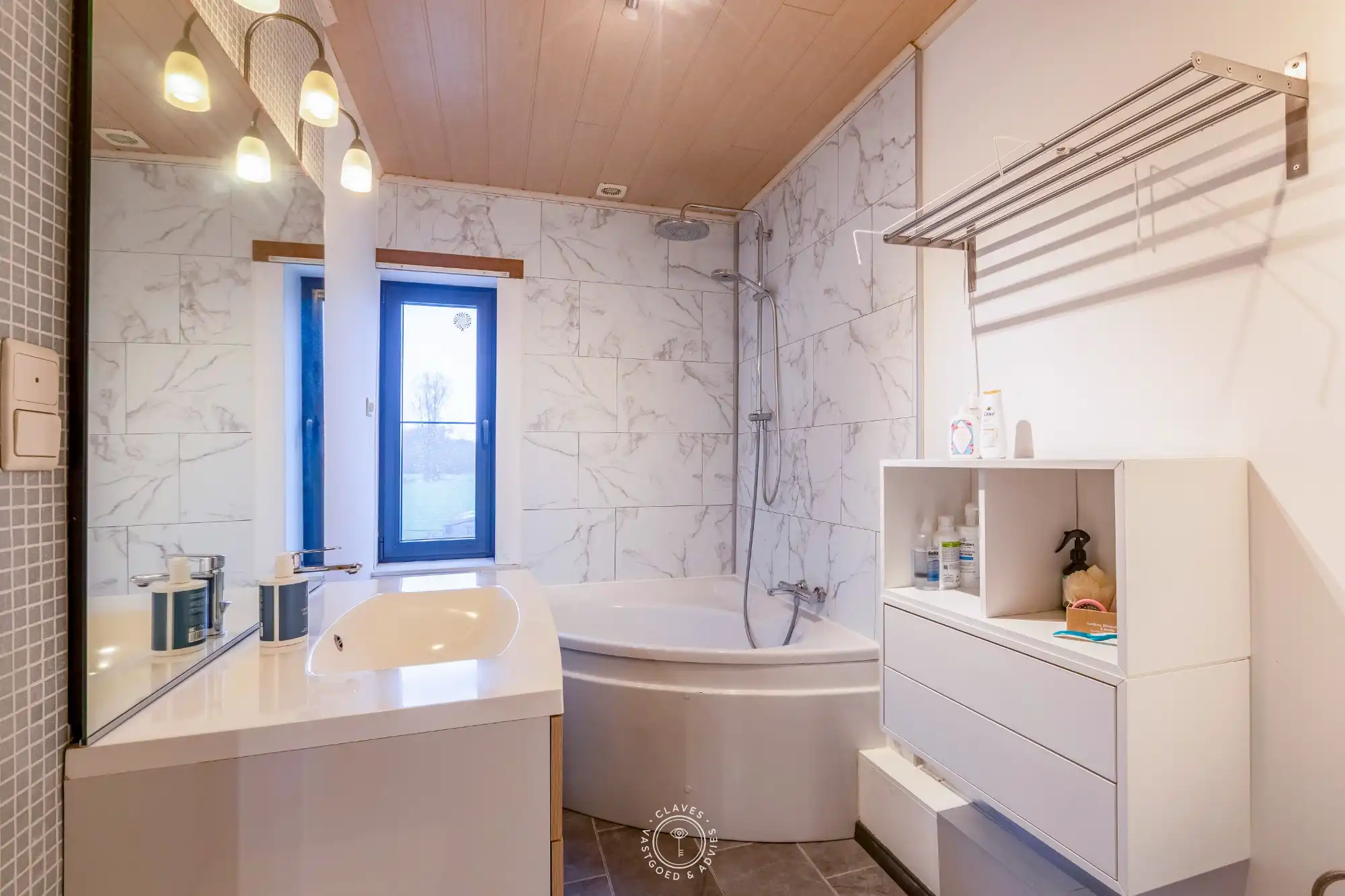 Charmante halfopen bebouwing met open zicht op achterliggende velden foto 14