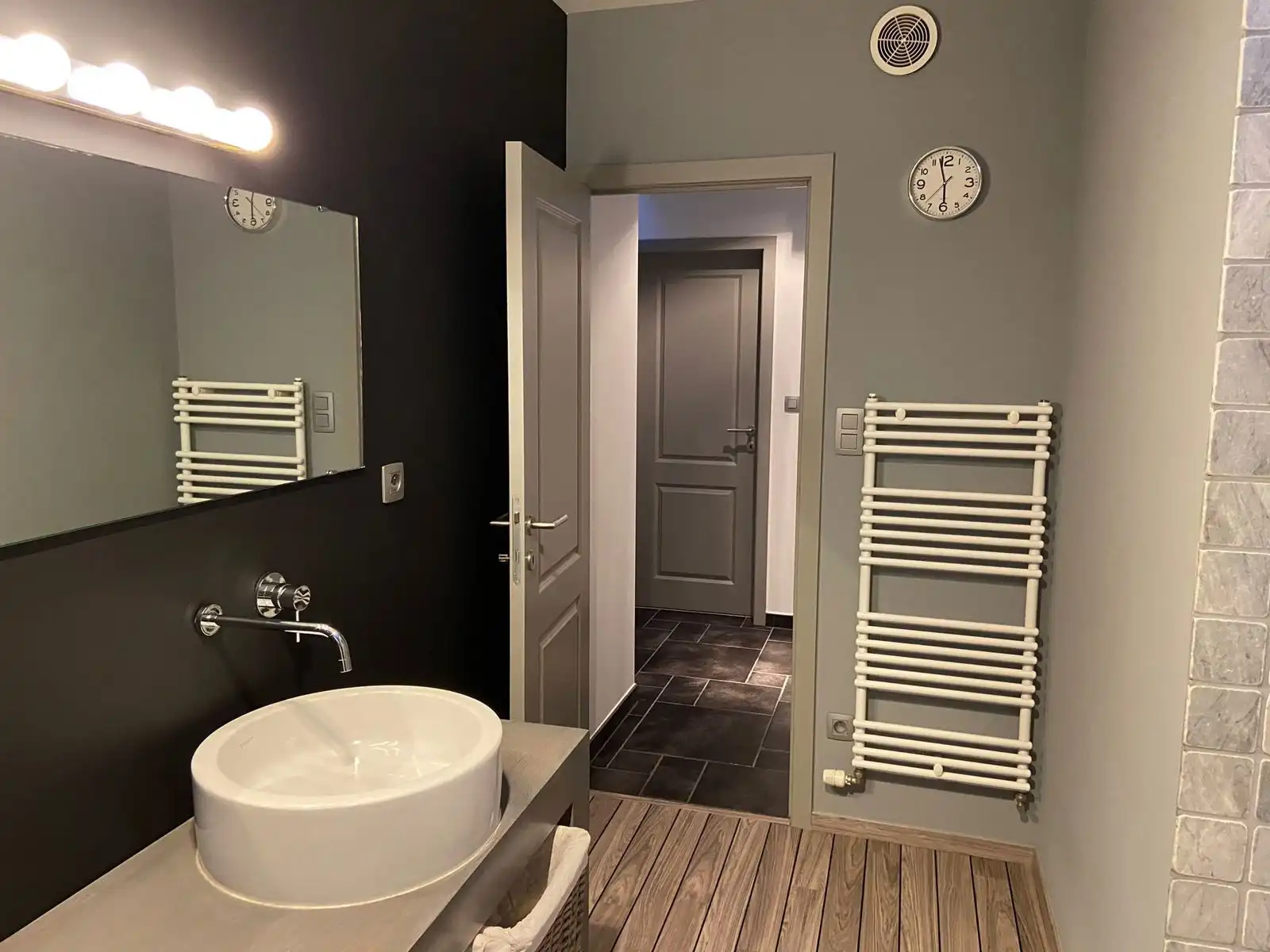 Mooie recente woning in doodlopende straat foto 16