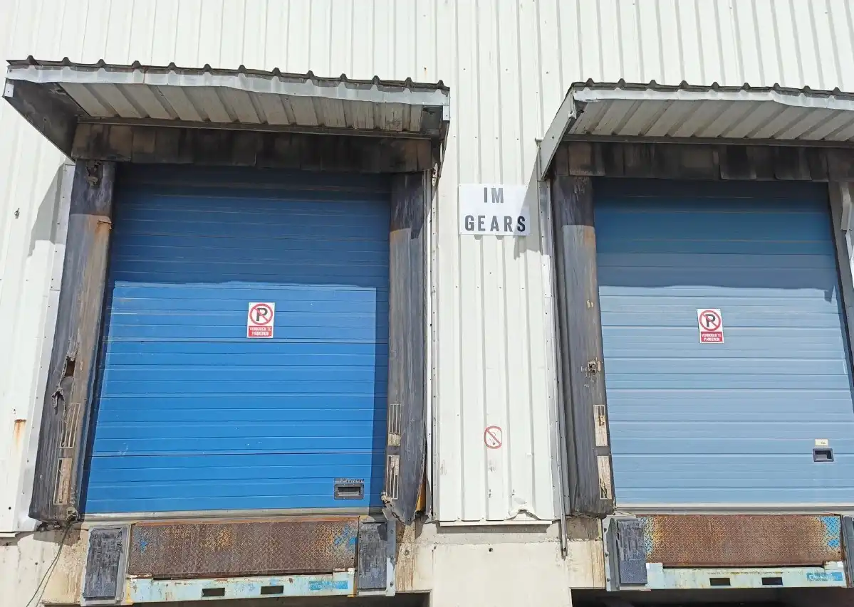 TE HUUR – RUIM MAGAZIJN / BEDRIJFSRUIMTE VAN CA. 1.000 M² IN BRUGGE foto 5