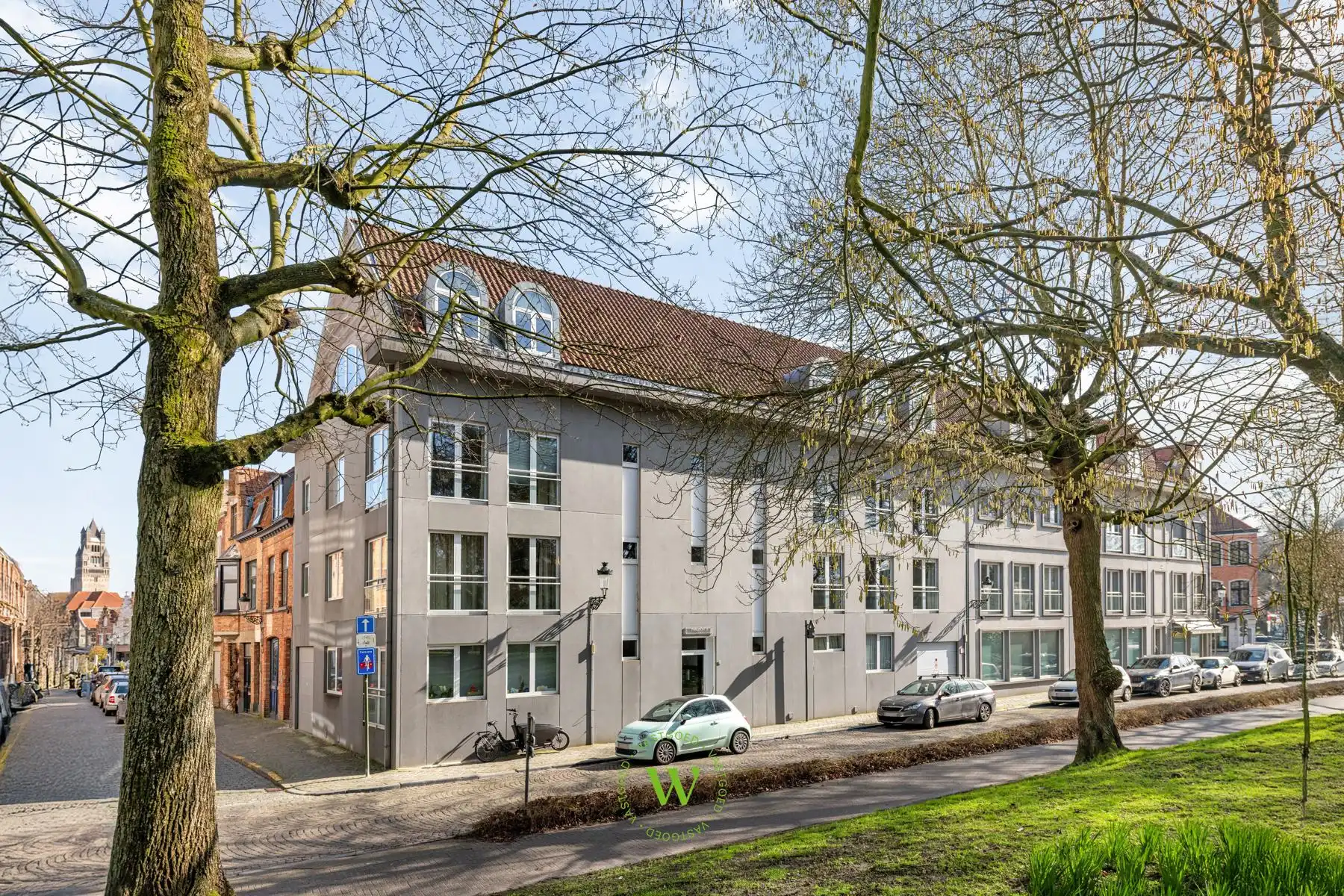 Hoofdfoto van de publicatie: Lichtrijk 2-slaapkamerappartement met zicht op de vesten.