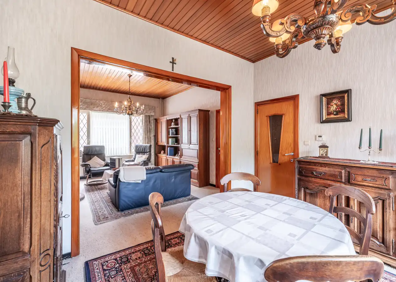 Te renoveren woning met zonnige stadstuin en veel potentieel foto 6