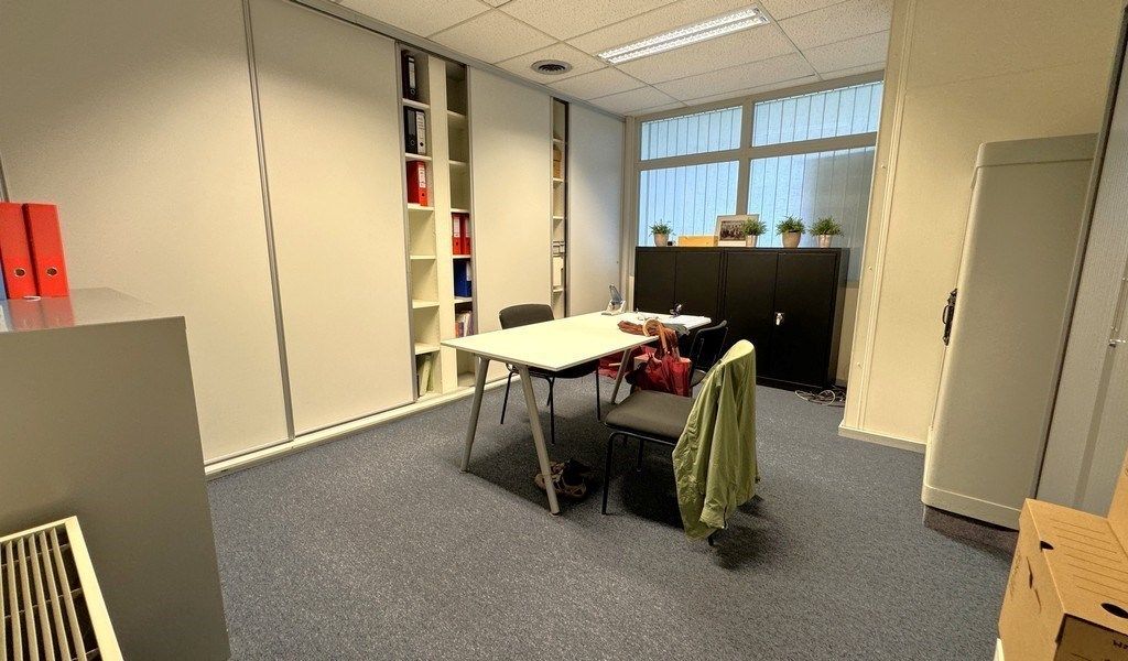 Magazijn met kantoor te huur nabij N120 in Wijnegem foto 6