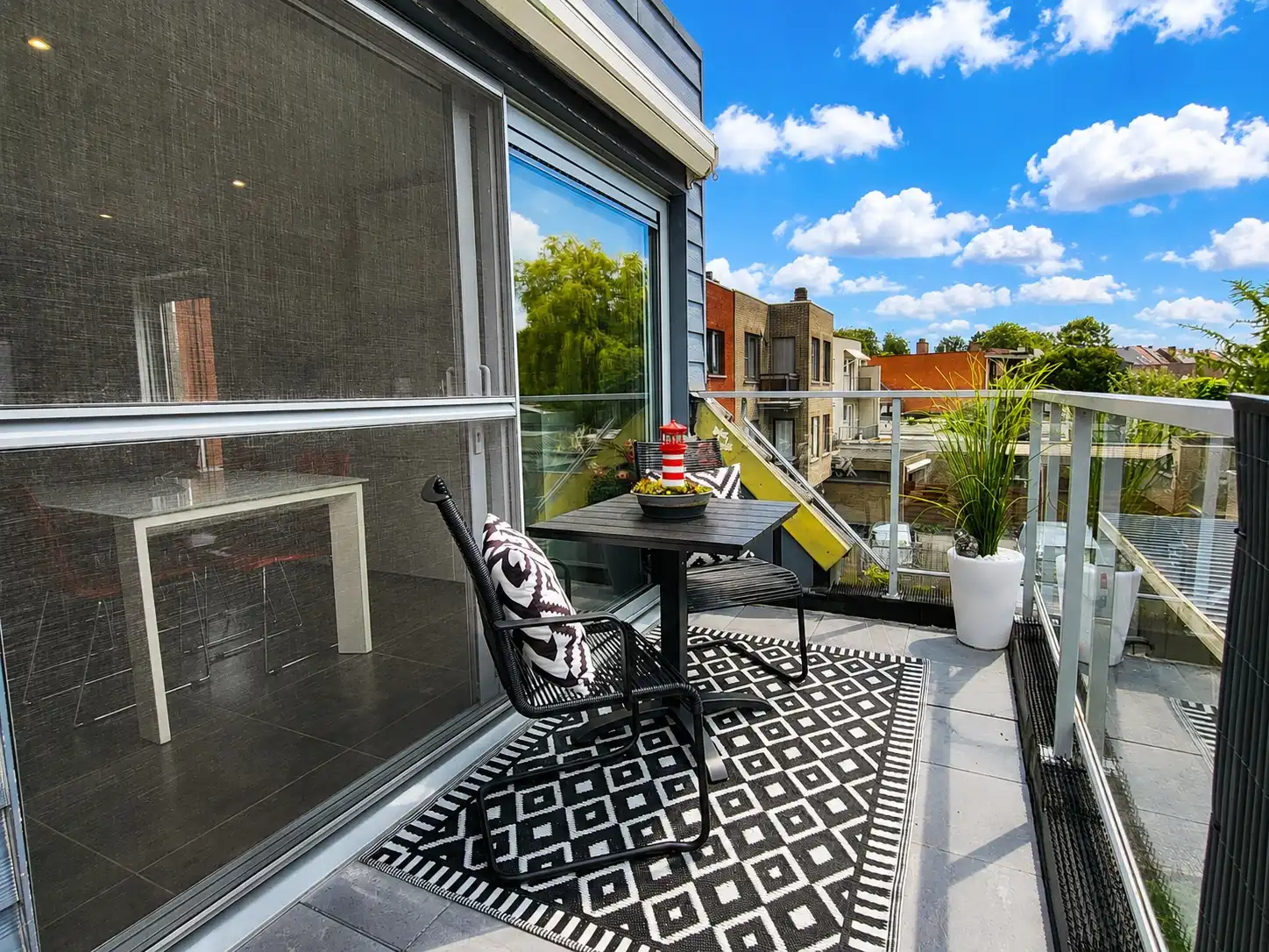 Op zoek naar een instapklaar appartement waar comfort en een uitstekende ligging samenkomen?  foto 5