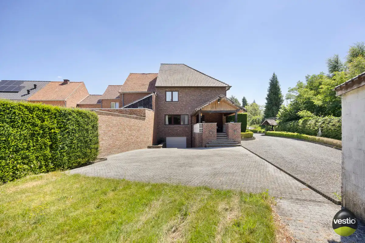 RUSTIG GELEGEN TIJDLOZE WONING MET 4 SLK EN RUIME TUIN. foto 34
