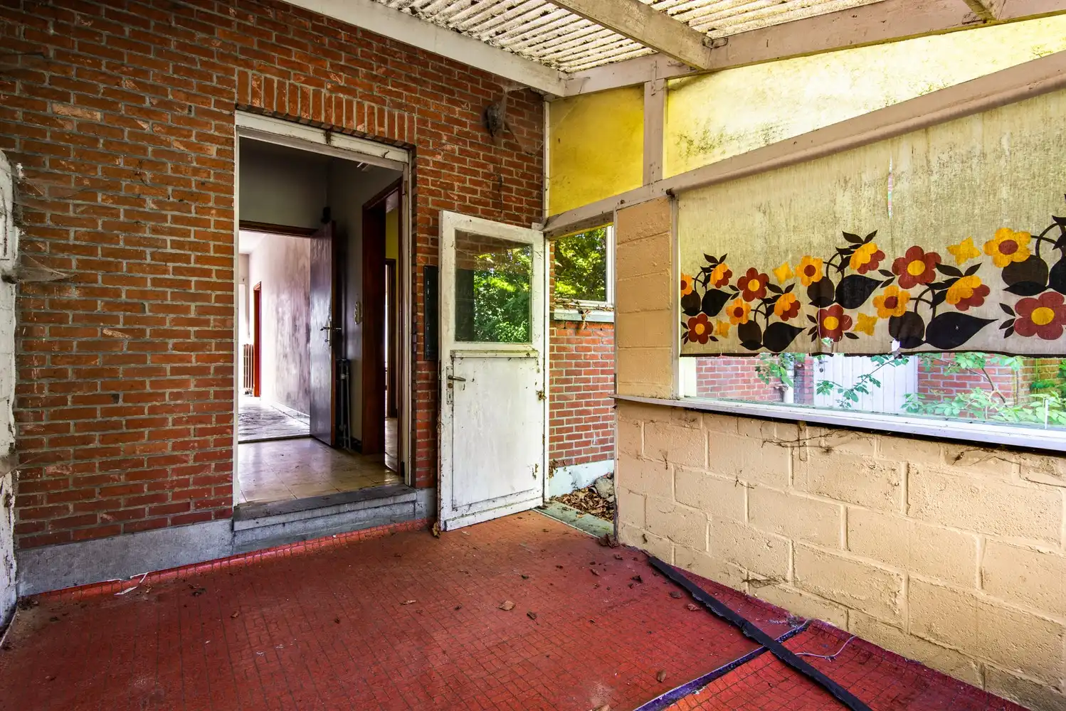 Te renoveren woning met karakter op toplocatie in Borsbeek. foto 14