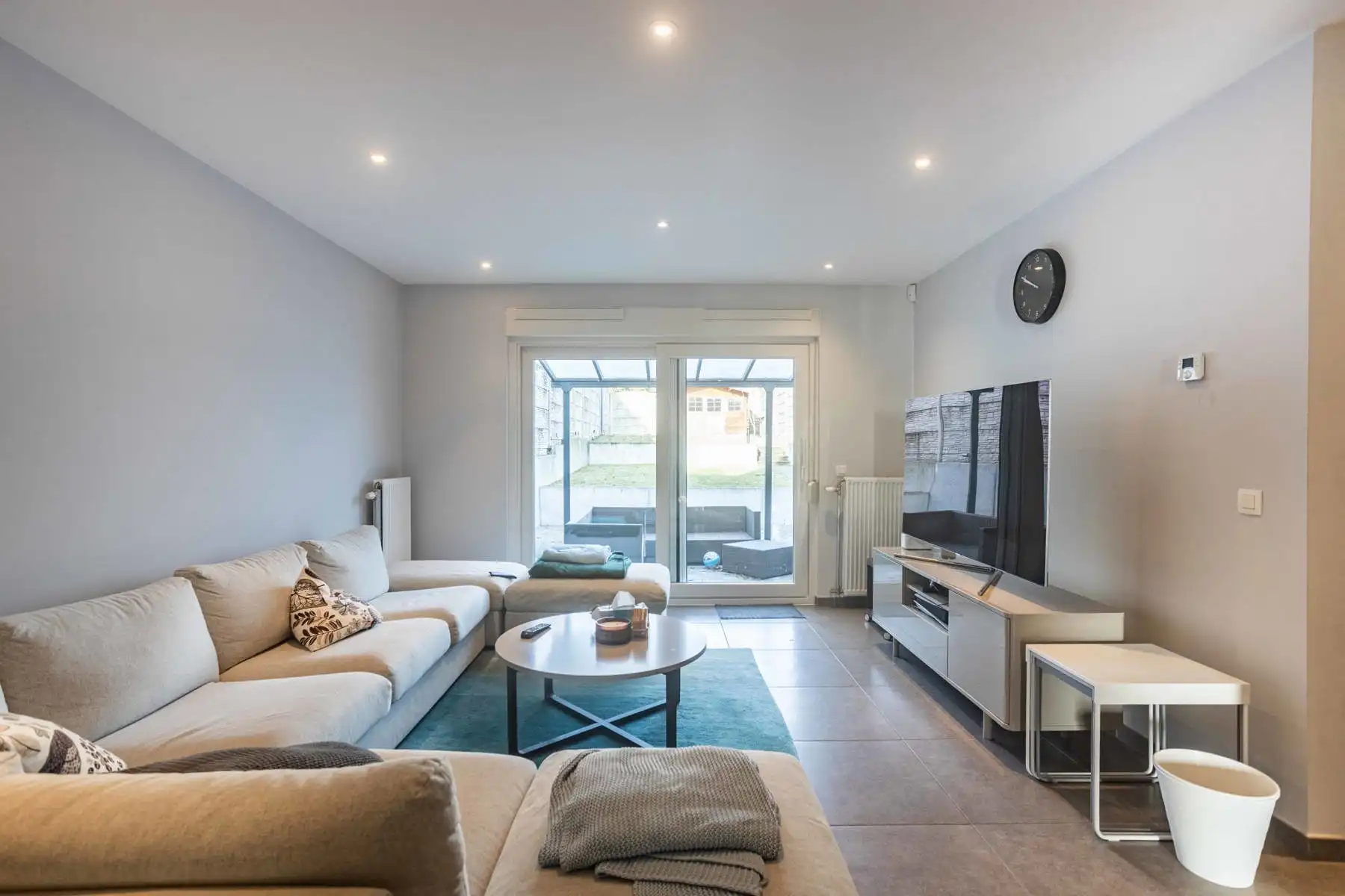 Instapklare recente woning met 4 slaapkamers en 3 badkamers! foto 3