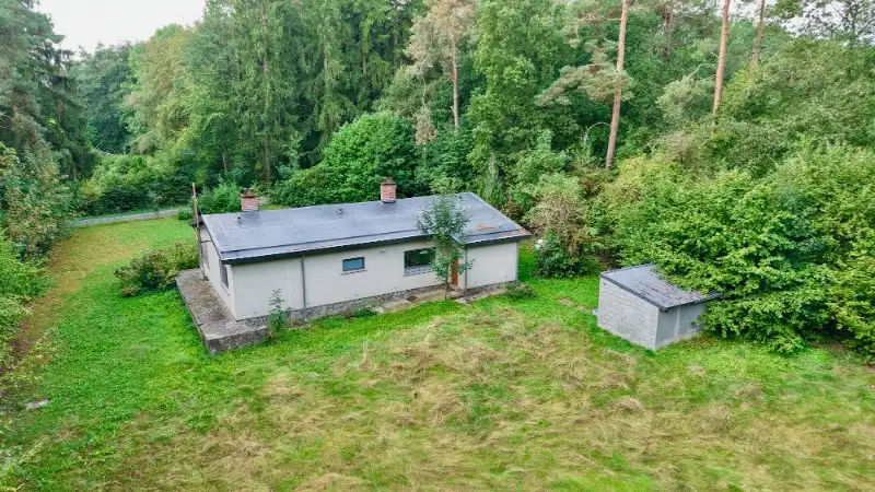 --- NOUVEAU --- Bungalow quatre façades avec 2 chambres, garage et grand jardin dans un environnement verdoyant. foto 23