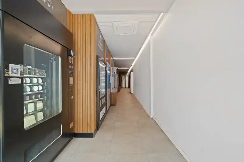 Ruime handelszaak nabij het casino van Middelkerke foto 12