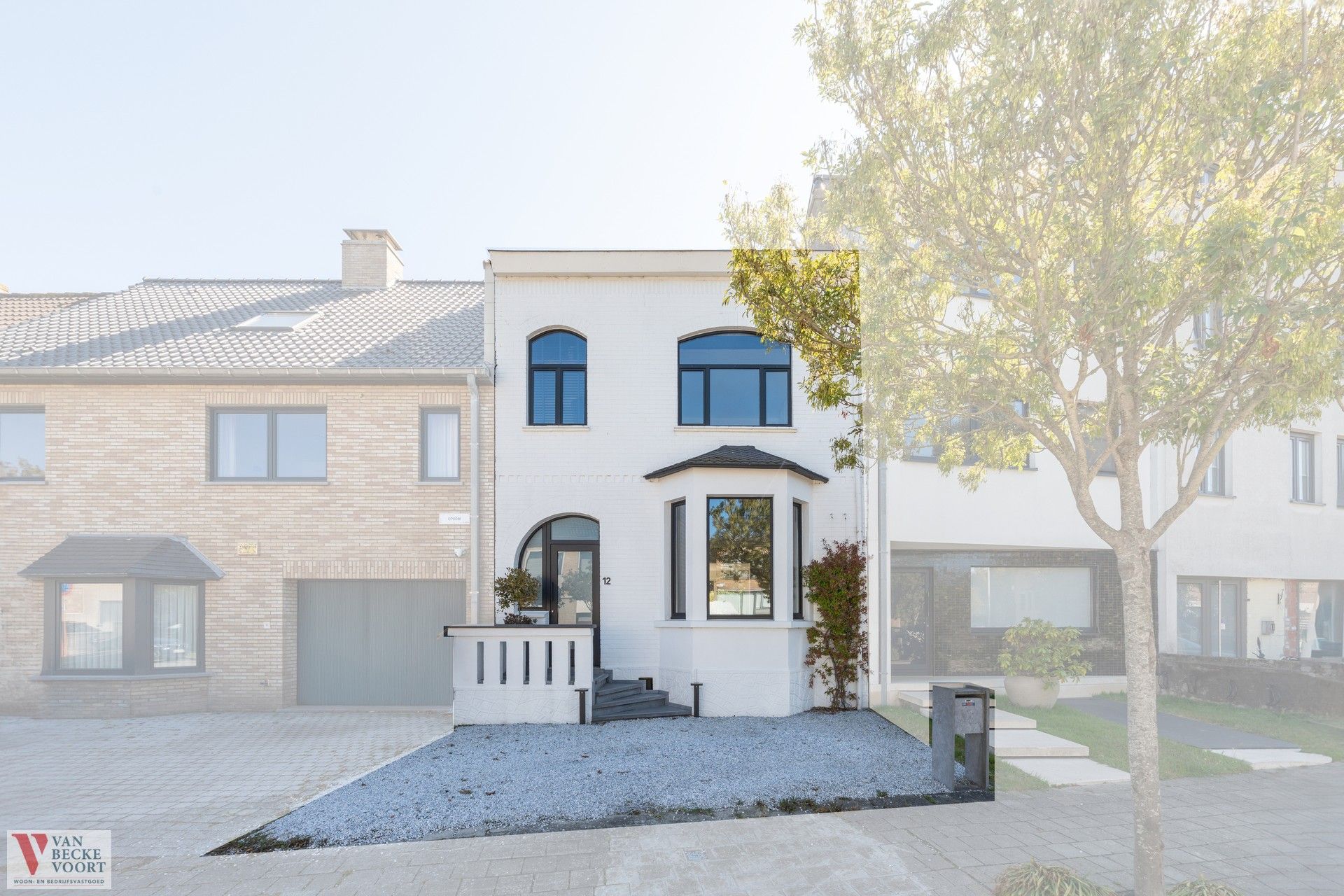 Authentieke charme en moderne luxe in hartje Mariakerke foto {{pictureIndex}}