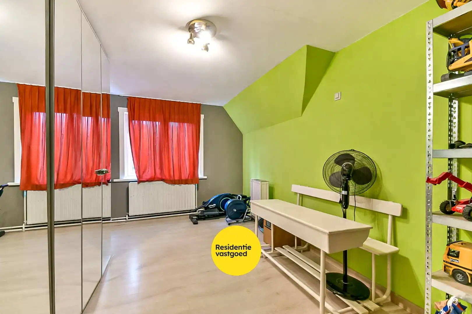 Zeer ruim duplex appartement met 3 slaapkamers in het centrum van Gistel foto 9