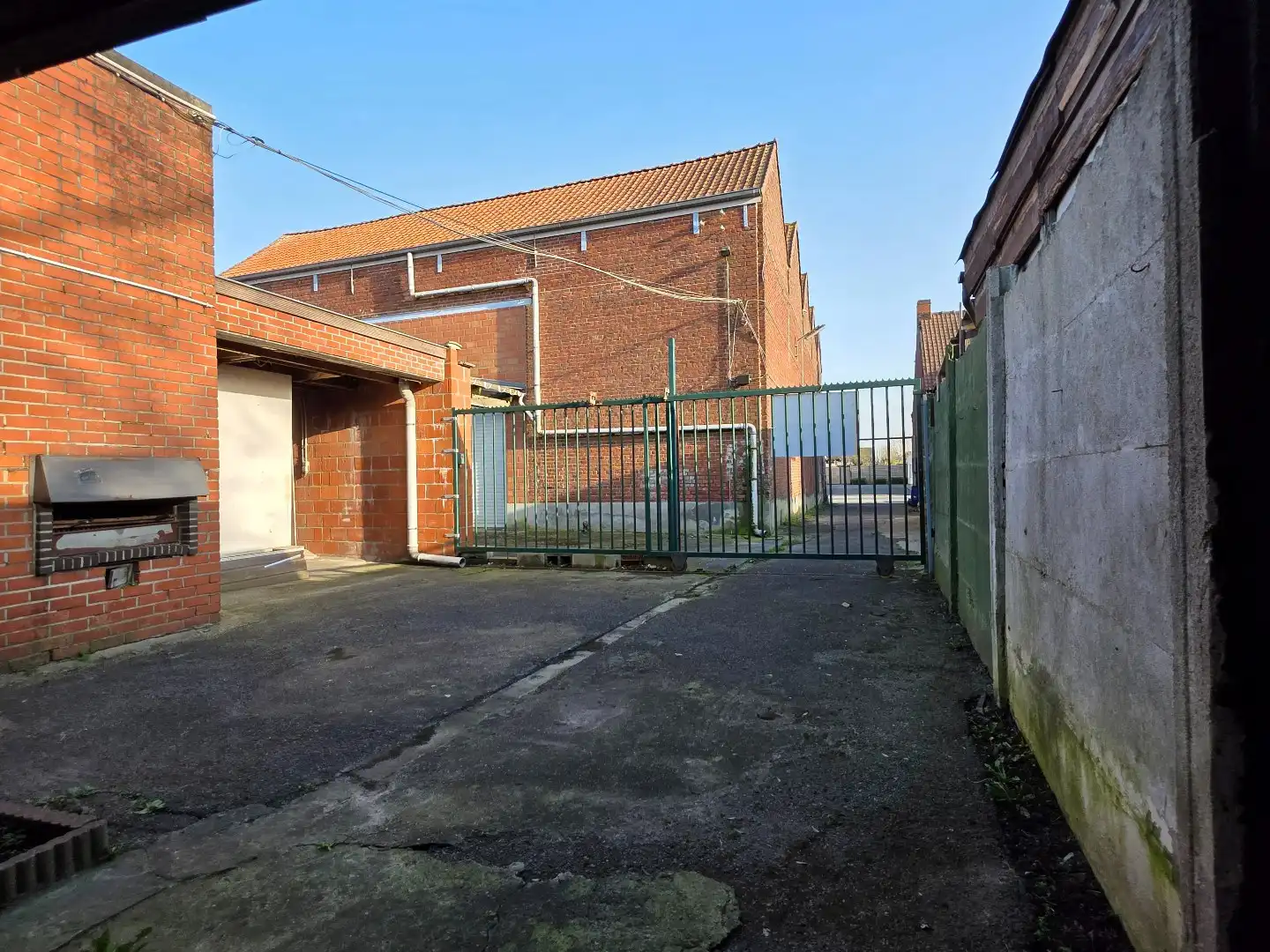 Opslagplaats/atelier in het centrum van Kuurne met vrijstaande garage en bureauruimte foto 10