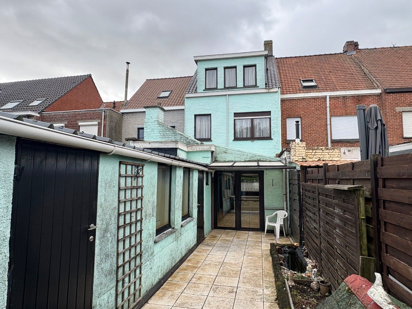 Te renoveren woning met 4 slaapkamers, tuin, uitweg en garage te koop in Harelbeke foto 12