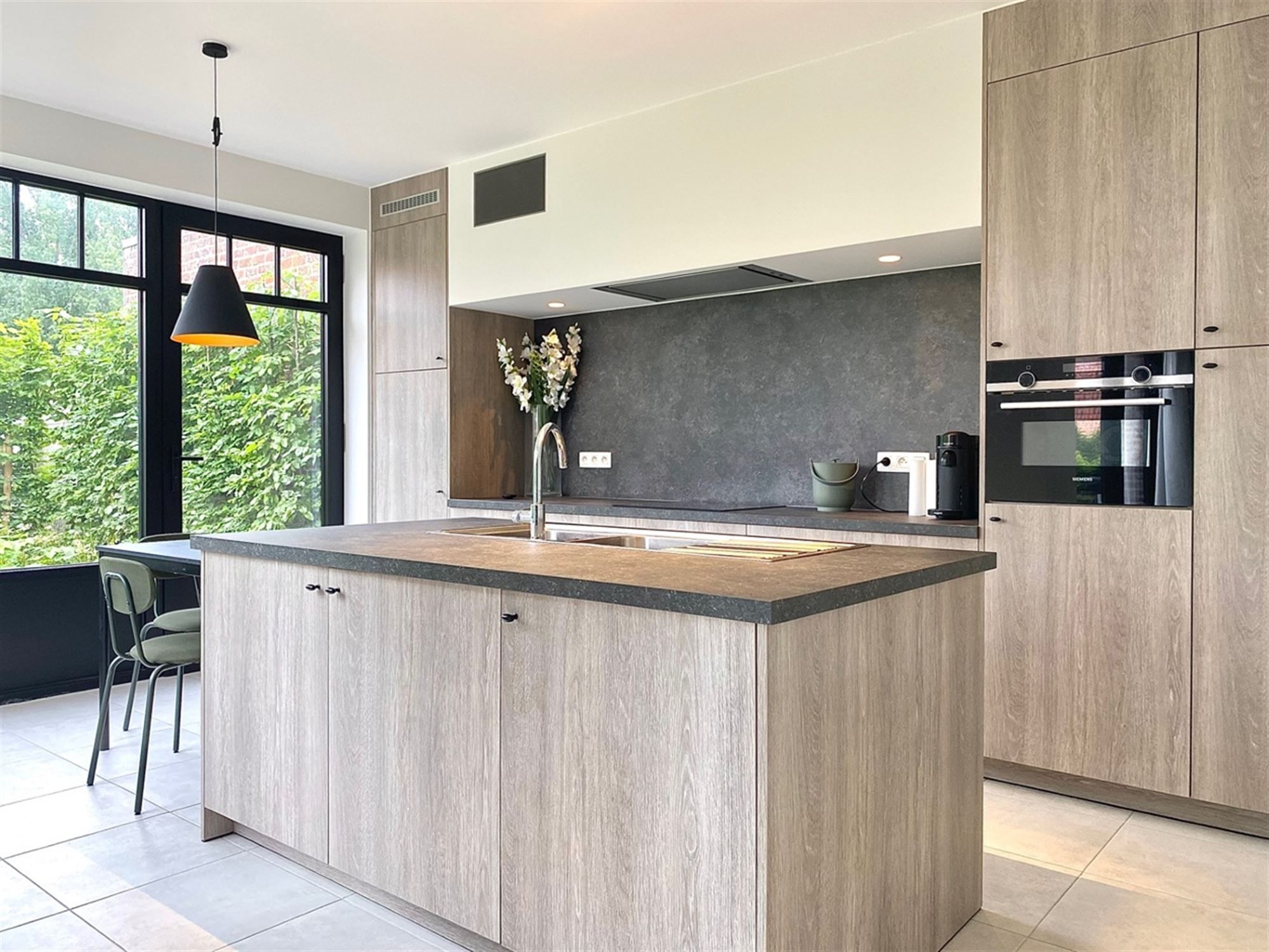 Charmante halfopen DORPSWONING met 3 SLAAPKAMERS, GARAGE, TUIN & ZONNIG TERRAS foto 5