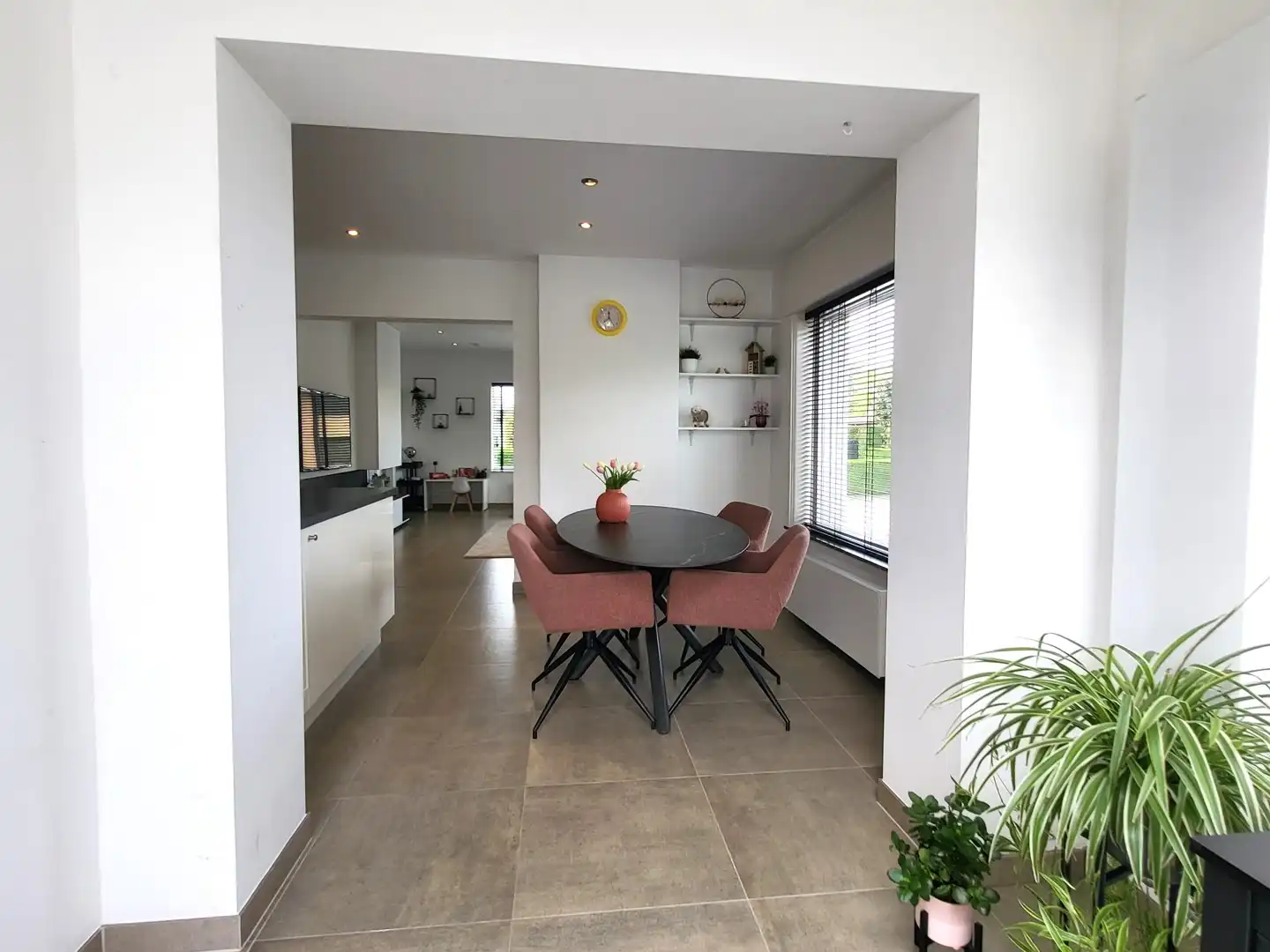 Gerenoveerde woning met garage en zonnige tuin in landelijke omgeving. Topper! foto 25