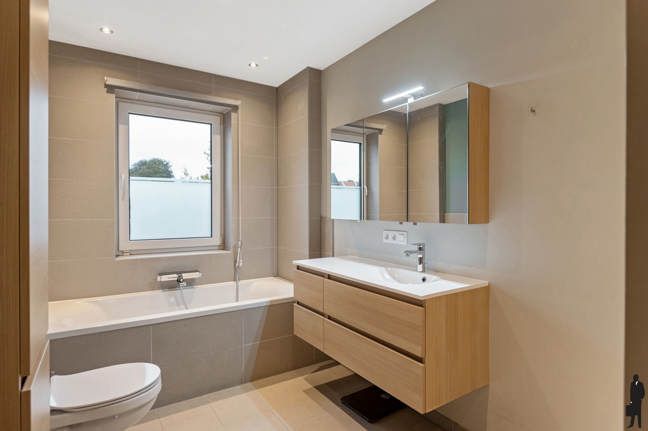 Welgelegen energiezuinige woning met 4 slpks en ZW tuin foto 13