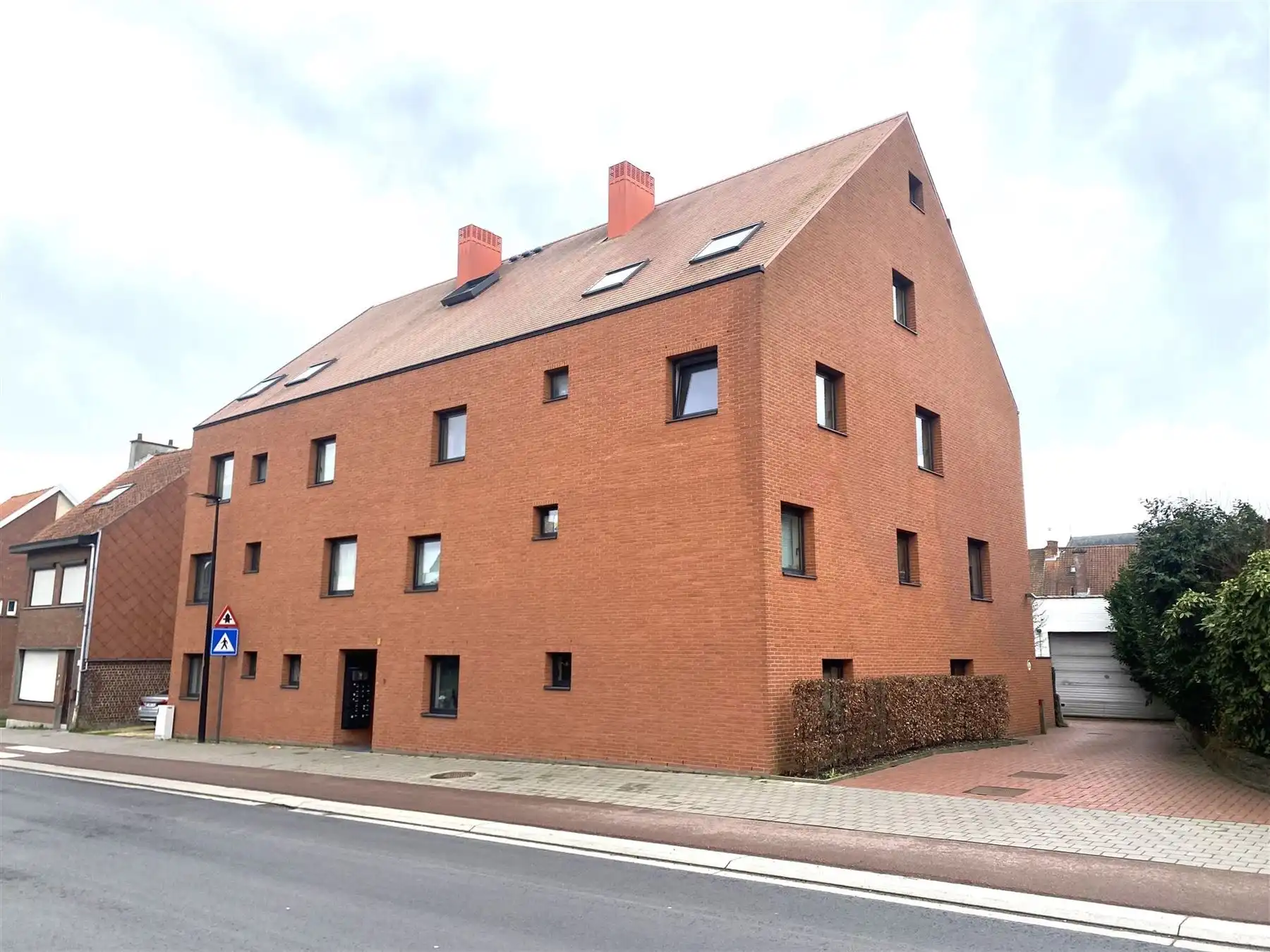 Mooi appartement met terras en buitenstaanplaats  foto {{pictureIndex}}